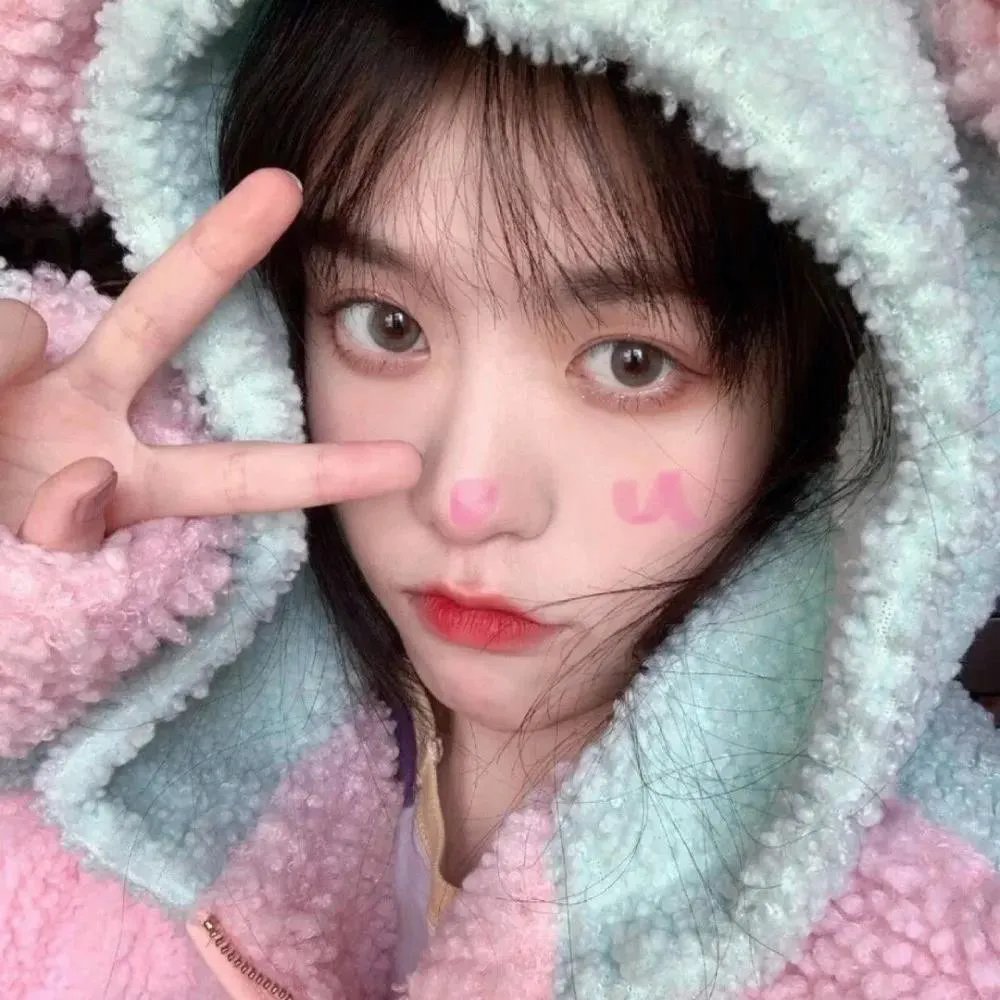 住宅区的两人